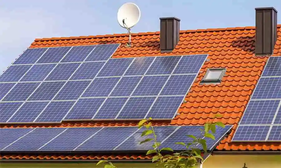 Instal·la panells solars a la teva residència